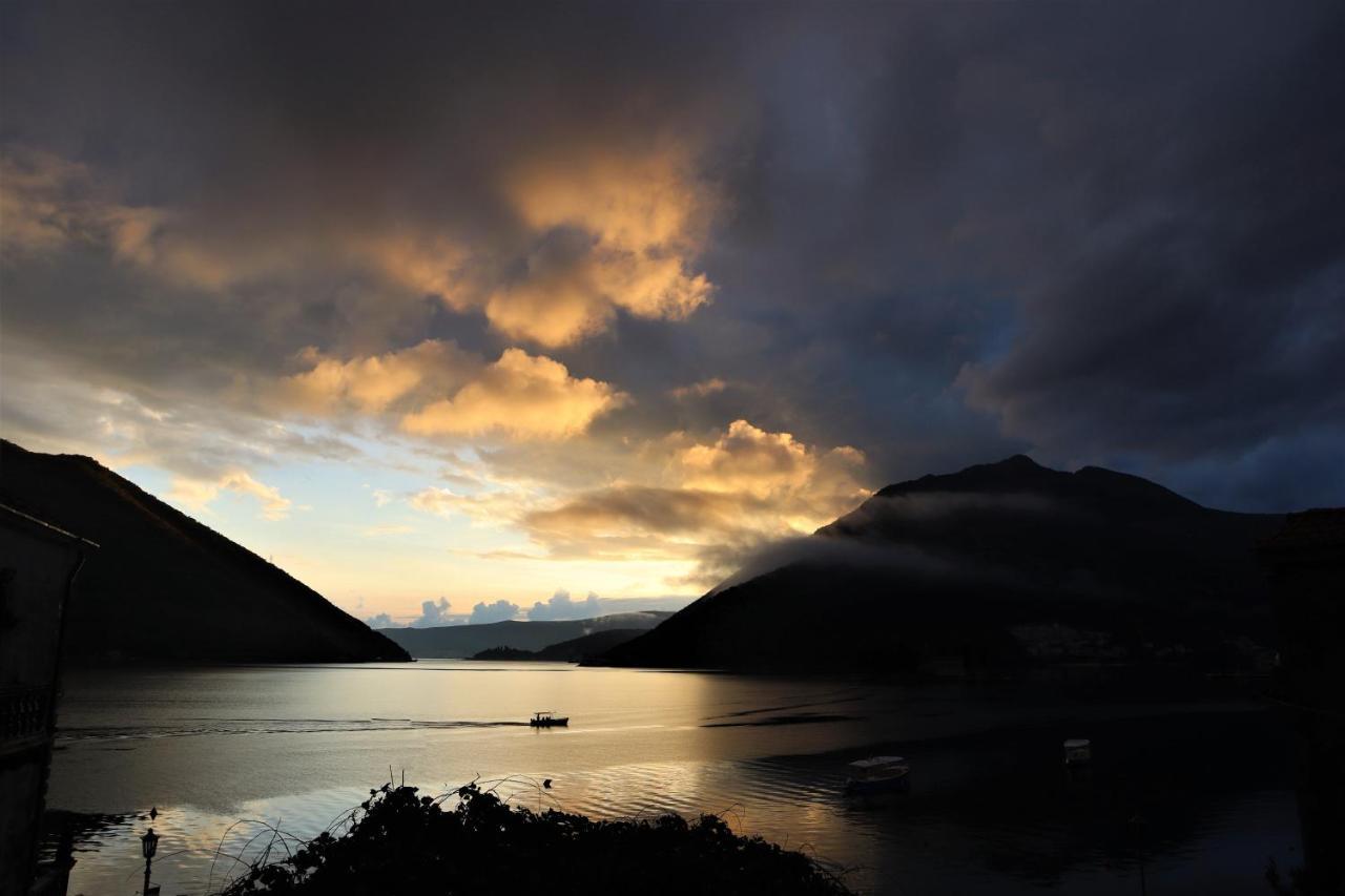 Guesthouse Žmukić Perast Eksteriør billede