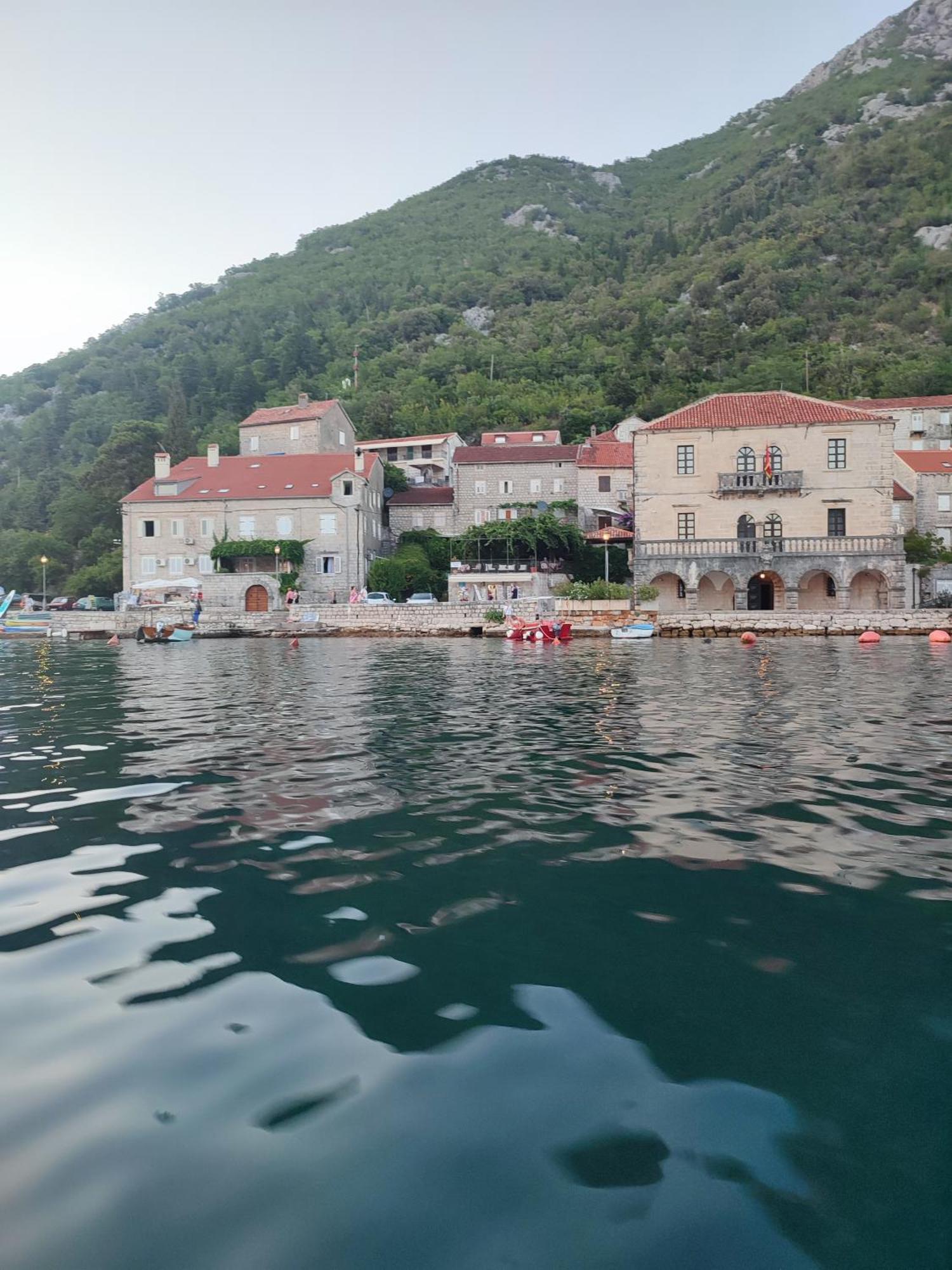 Guesthouse Žmukić Perast Eksteriør billede